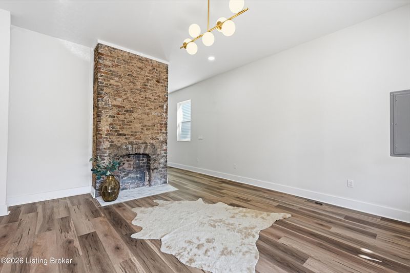 715 E Oak St, Louisville, KY 40203