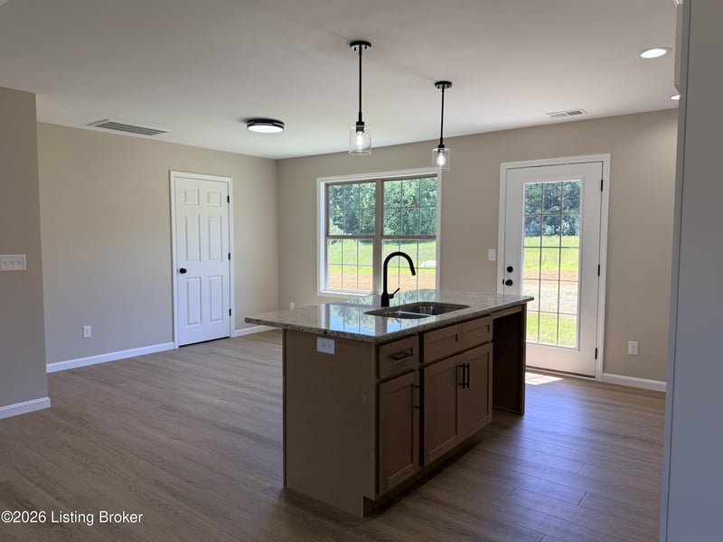 72 Democratic Ct, Radcliff, KY 40160