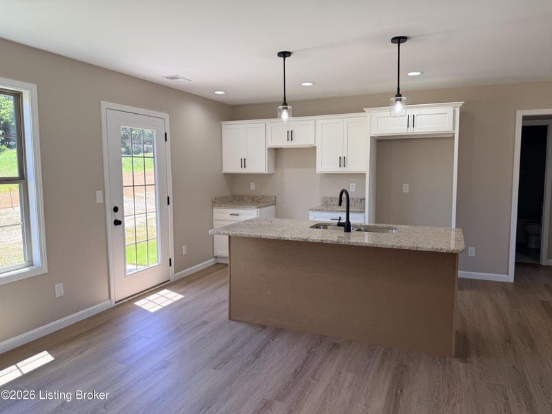 72 Democratic Ct, Radcliff, KY 40160