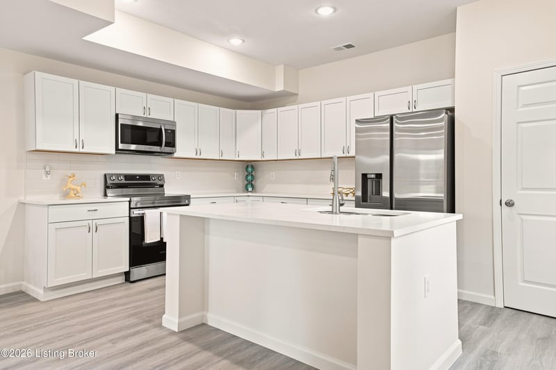7200 Oakburn Dr, Louisville, KY 40258