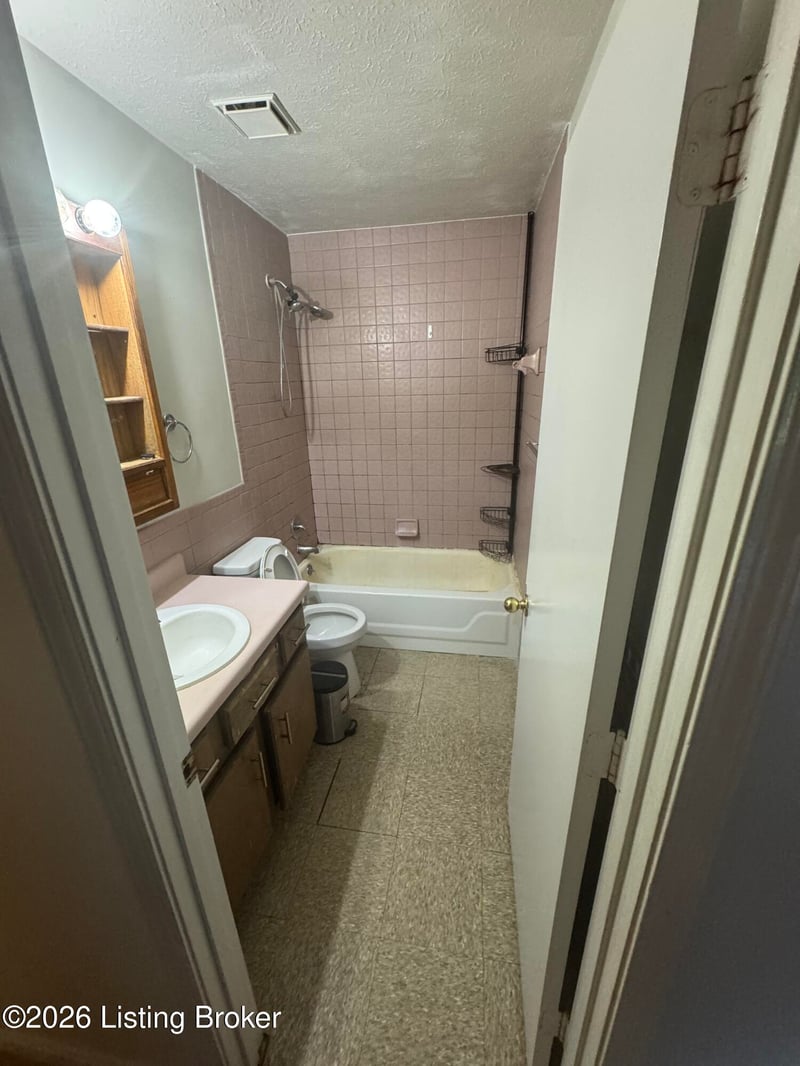 7202 Quail Ridge Rd, Louisville, KY 40291