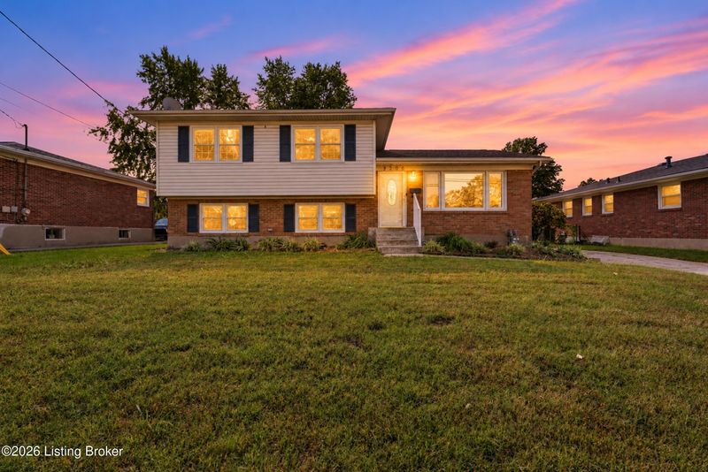 7206 Tangelo Dr, Louisville, KY 40228
