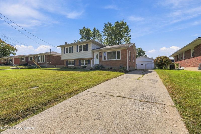 7206 Tangelo Dr, Louisville, KY 40228