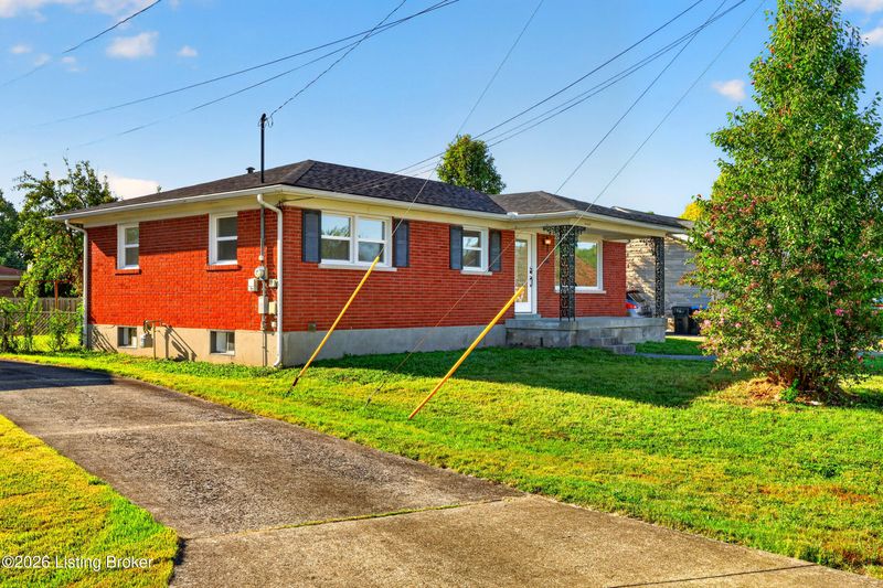 7207 Ivan Ct, Louisville, KY 40214