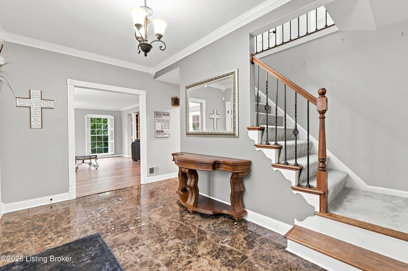 7216 Shefford Ln, Louisville, KY 40242