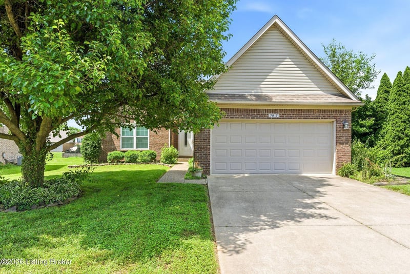 7217 Meadow Ridge Dr, Louisville, KY 40218