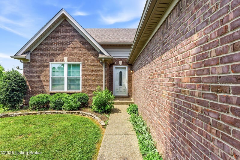 7217 Meadow Ridge Dr, Louisville, KY 40218