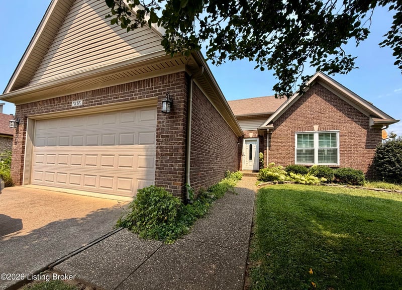 7217 Meadow Ridge Dr, Louisville, KY 40218