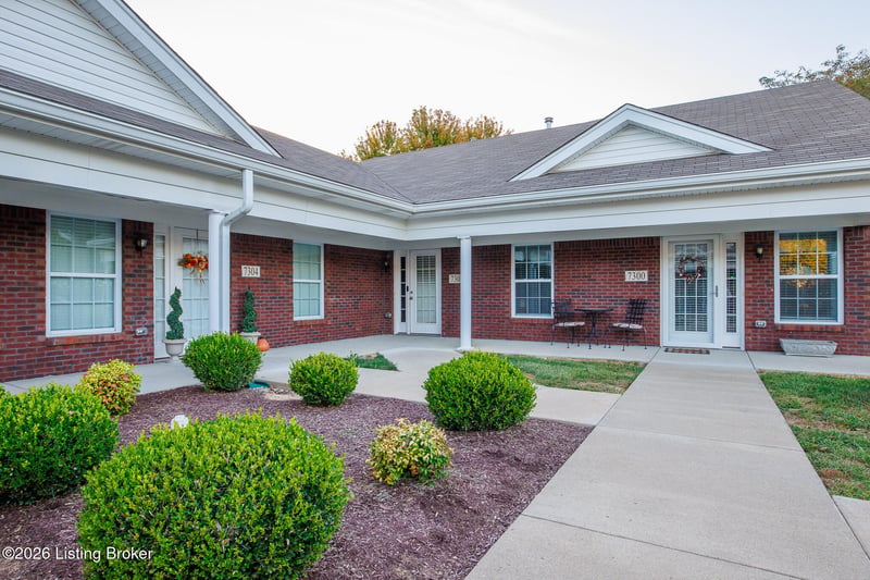 7302 Fox Hollow Way, Louisville, KY 40228