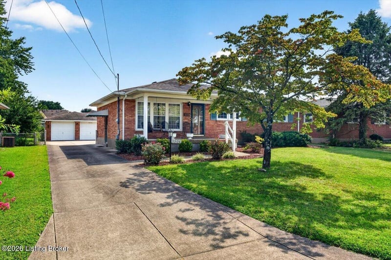7306 Lorenzo Ln, Louisville, KY 40228