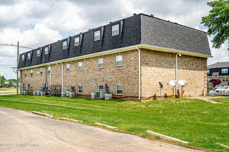 7312 Six Mile Ln, Louisville, KY 40220