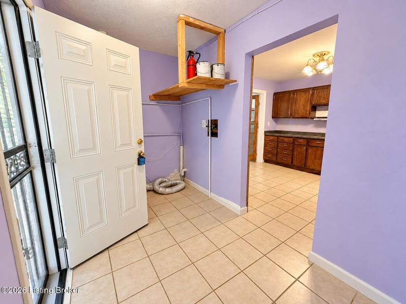 7313 Betsy Ross Dr, Louisville, KY 40272