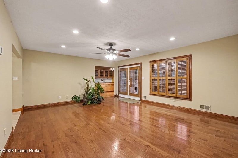 74 Stephanie Ave, Taylorsville, KY 40071