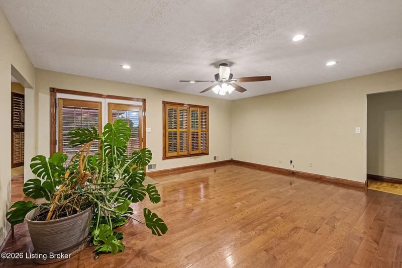74 Stephanie Ave, Taylorsville, KY 40071