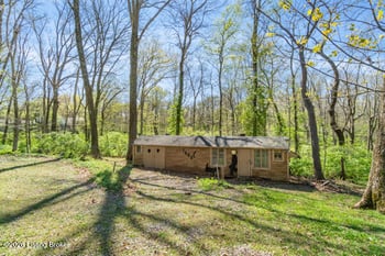 7402 Smyrna Rd, Louisville, KY 40228