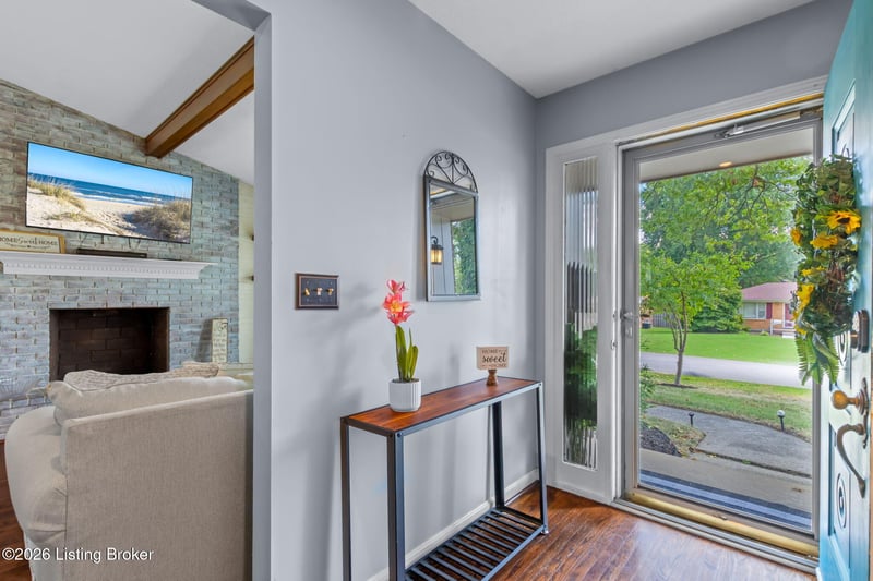 7404 Arapaho Dr, Louisville, KY 40214