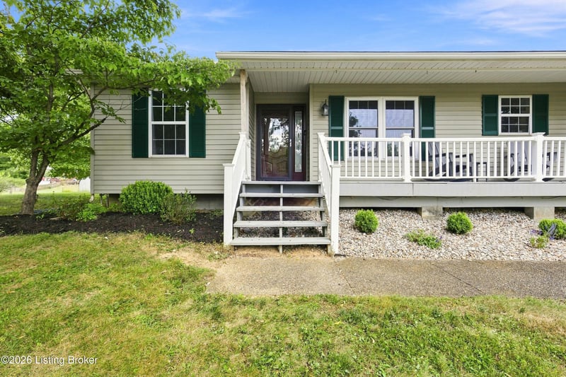 7406 Commonwealth Dr, Crestwood, KY 40014