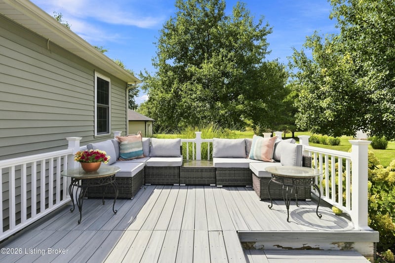 7406 Commonwealth Dr, Crestwood, KY 40014