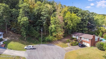7407 Chant Ct, Louisville, KY 40214
