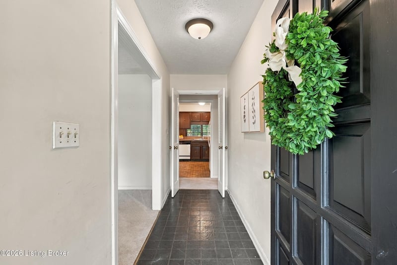 7421 Nottoway Cir, Louisville, KY 40214