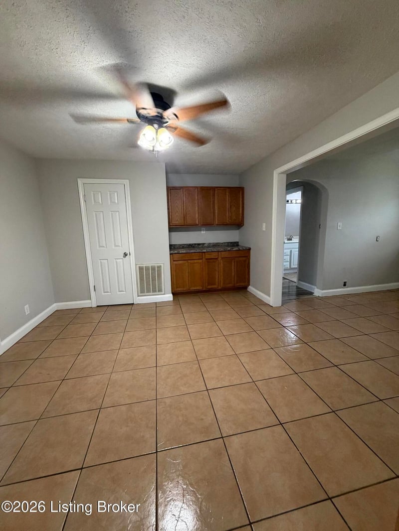 7475 Virginia Ave, Louisville, KY 40258