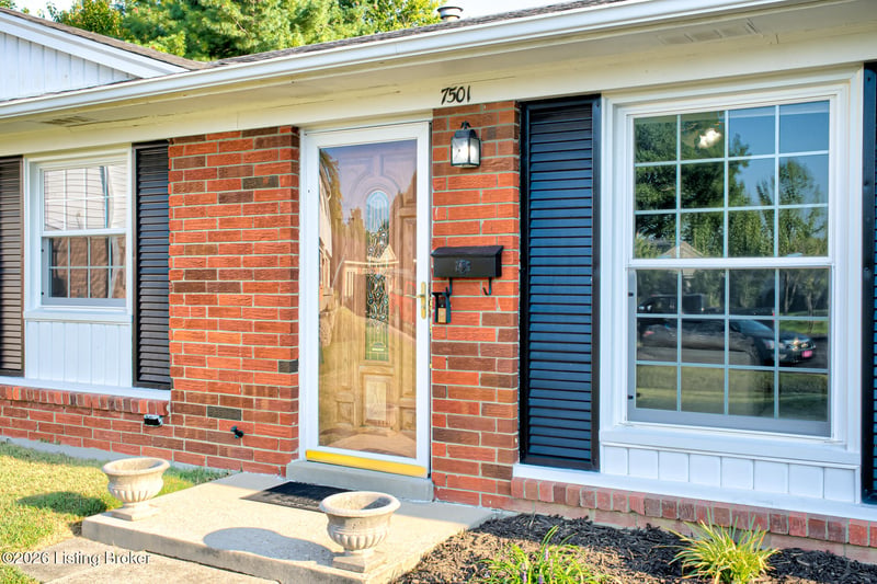 7501 Revolutionary Ct, Louisville, KY 40214