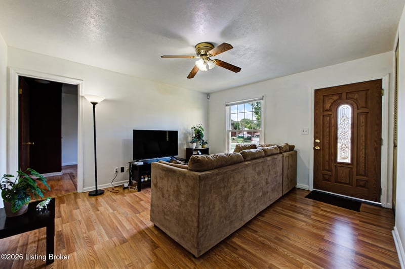 7501 Revolutionary Ct, Louisville, KY 40214