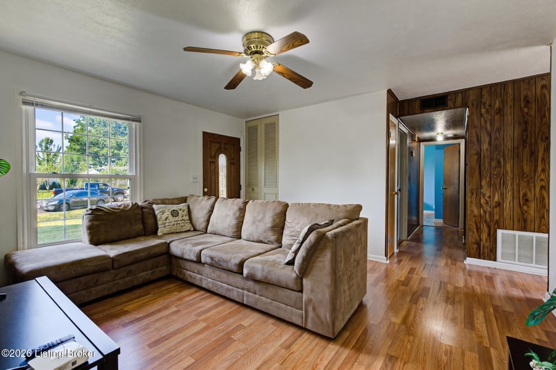 7501 Revolutionary Ct, Louisville, KY 40214