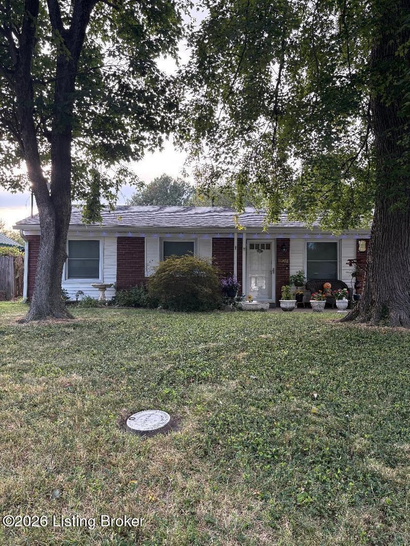 7502 Hallmark Dr, Louisville, KY 40258