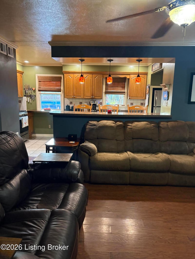 7502 Hallmark Dr, Louisville, KY 40258