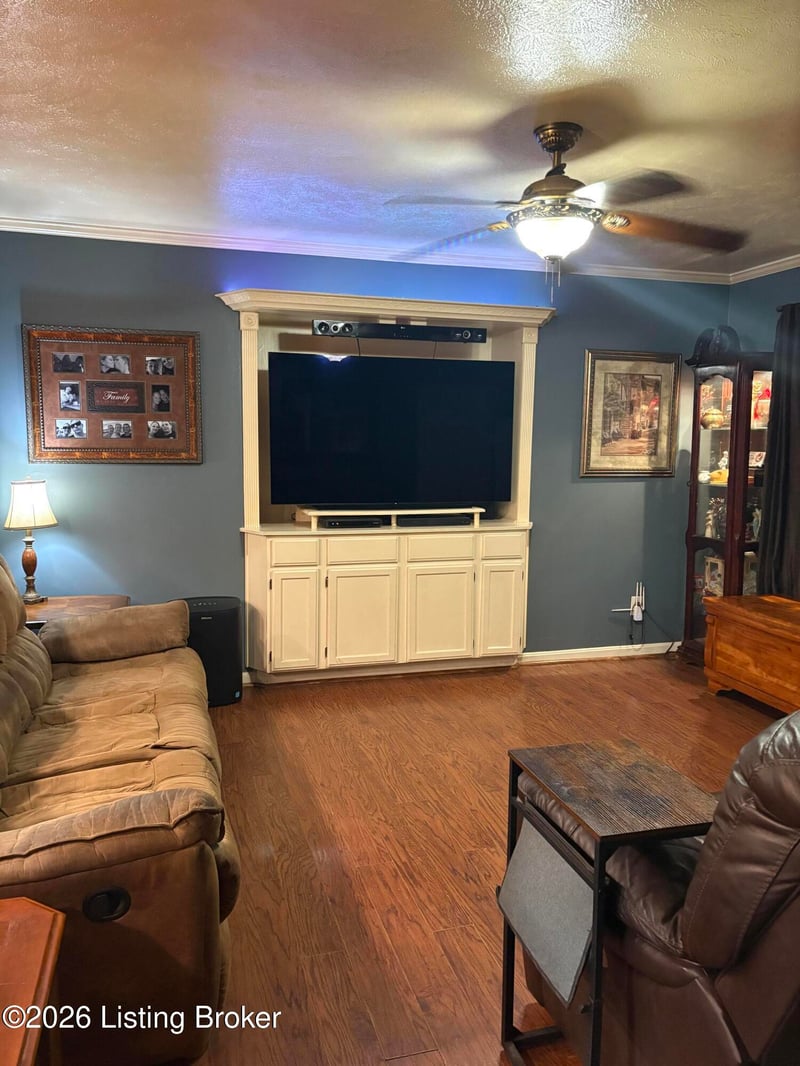 7502 Hallmark Dr, Louisville, KY 40258