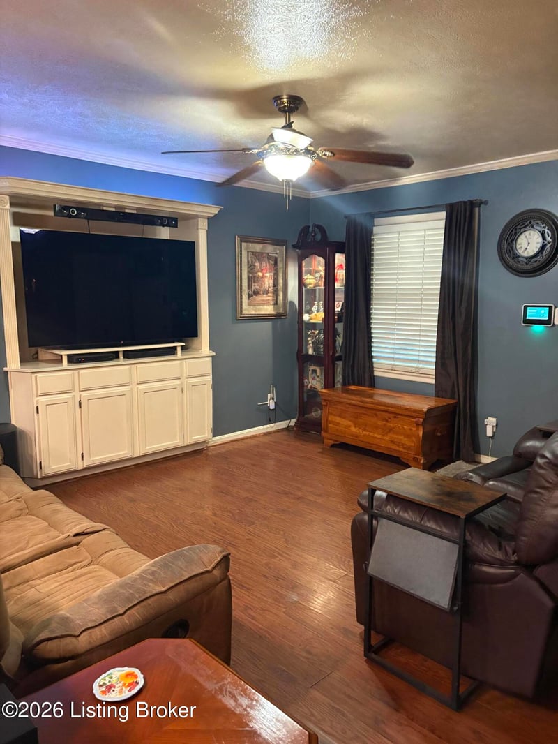7502 Hallmark Dr, Louisville, KY 40258