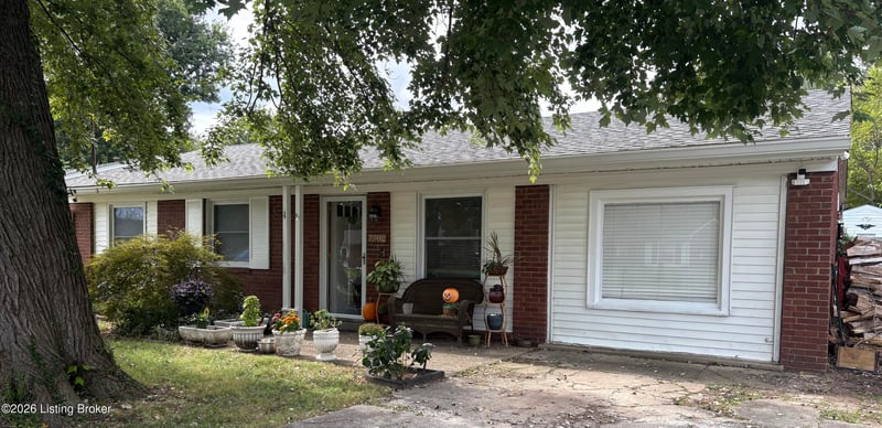 7502 Hallmark Dr, Louisville, KY 40258