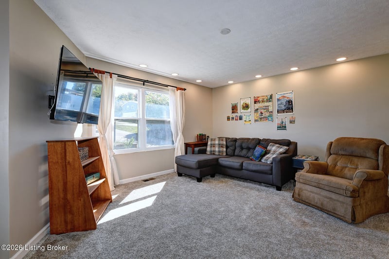 7510 E Orchard Grass Blvd, Crestwood, KY 40014