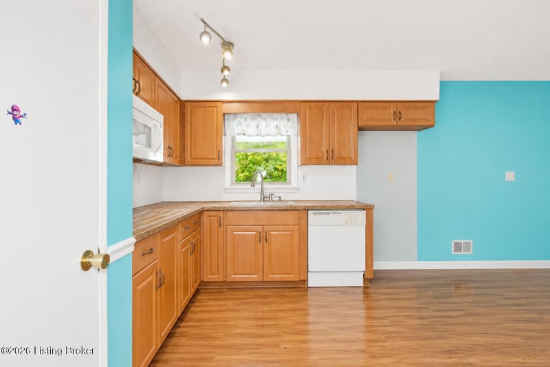 7517 Manslick Rd, Louisville, KY 40214