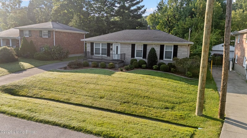 7534 Pimlico Dr, Louisville, KY 40214
