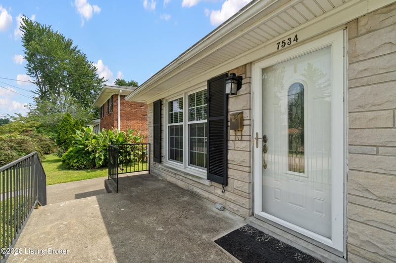 7534 Pimlico Dr, Louisville, KY 40214
