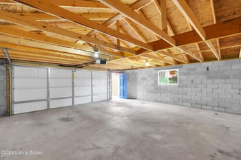 7537 Manslick Rd, Louisville, KY 40214