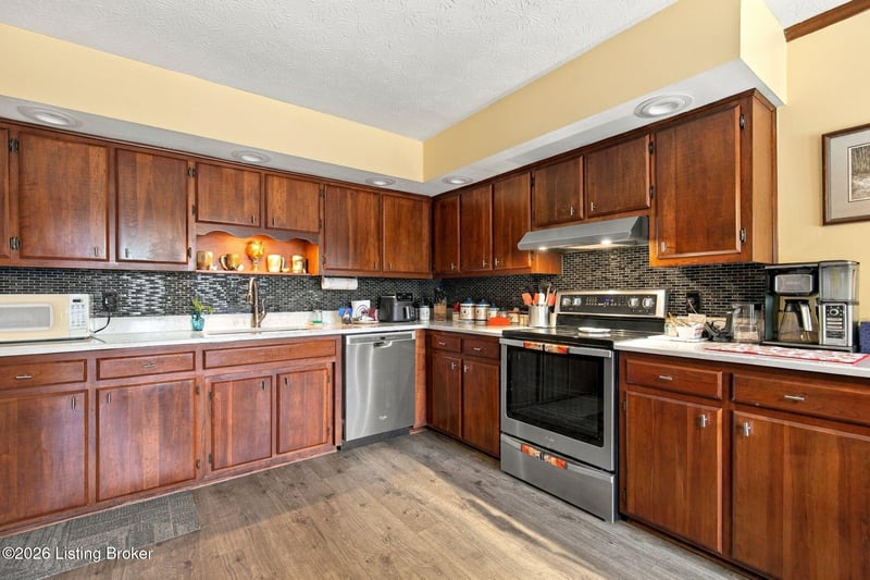 760 Avenstoke Rd, Waddy, KY 40076