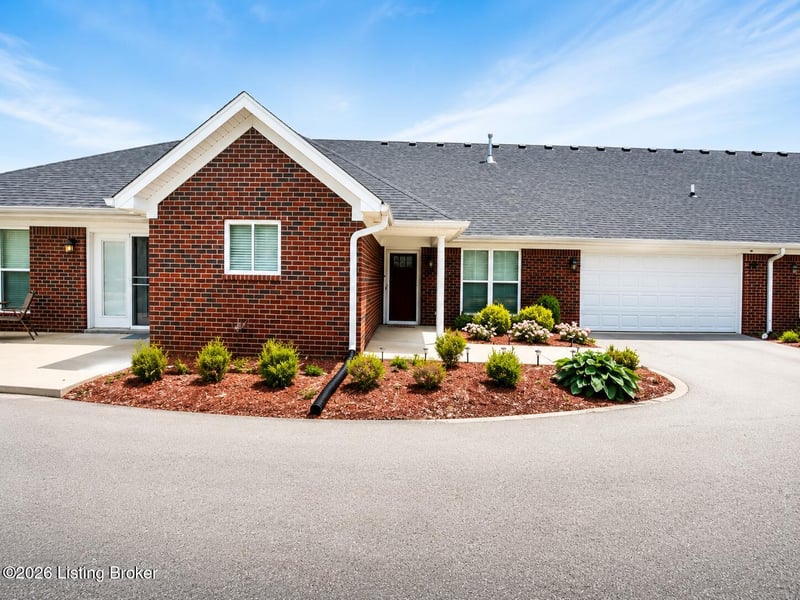 7618 Eagle Landing Way, Louisville, KY 40214