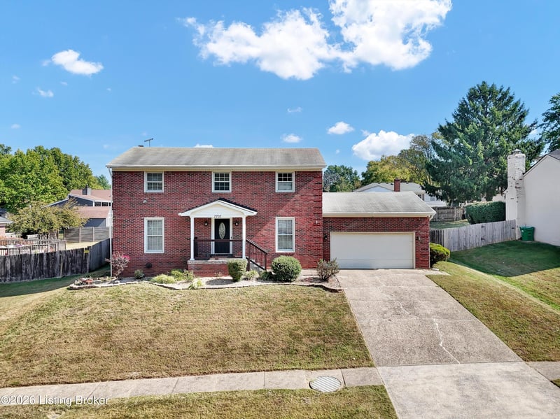 7703 Sunbury Ln, Louisville, KY 40220