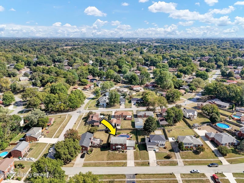 7703 Sunbury Ln, Louisville, KY 40220
