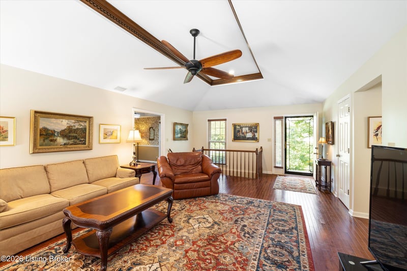 7705 Commonwealth Dr, Crestwood, KY 40014