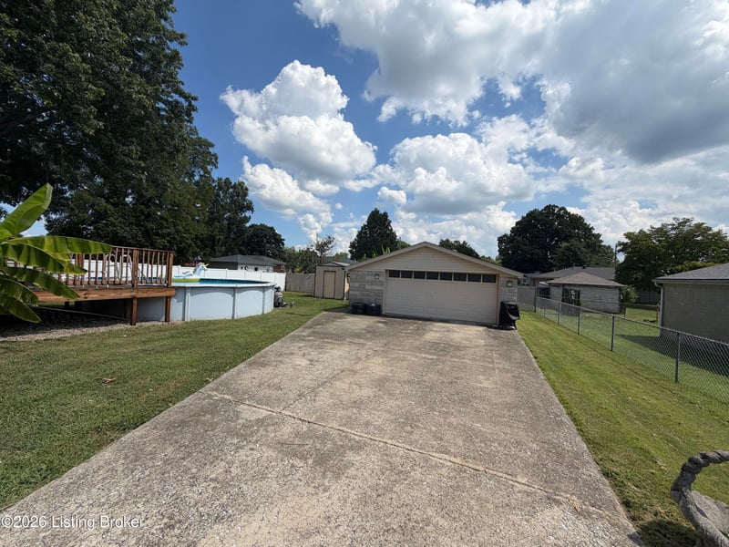 7707 Columbine Dr, Louisville, KY 40258