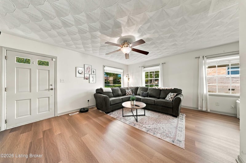7707 Dingle Dell Rd, Louisville, KY 40214