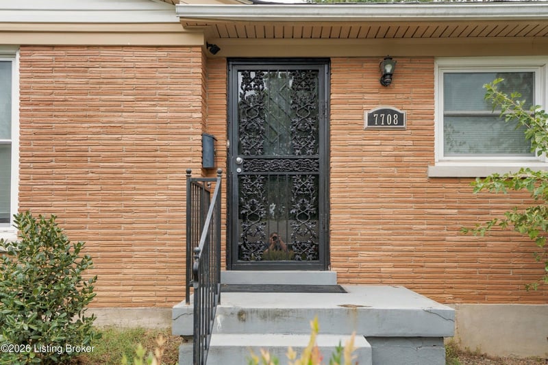 7708 Sierra Trl, Louisville, KY 40214