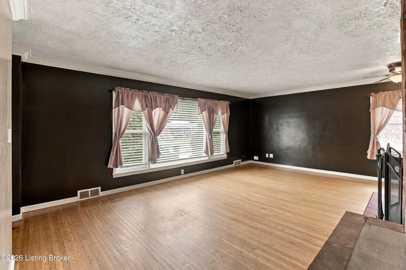 7708 Sierra Trl, Louisville, KY 40214