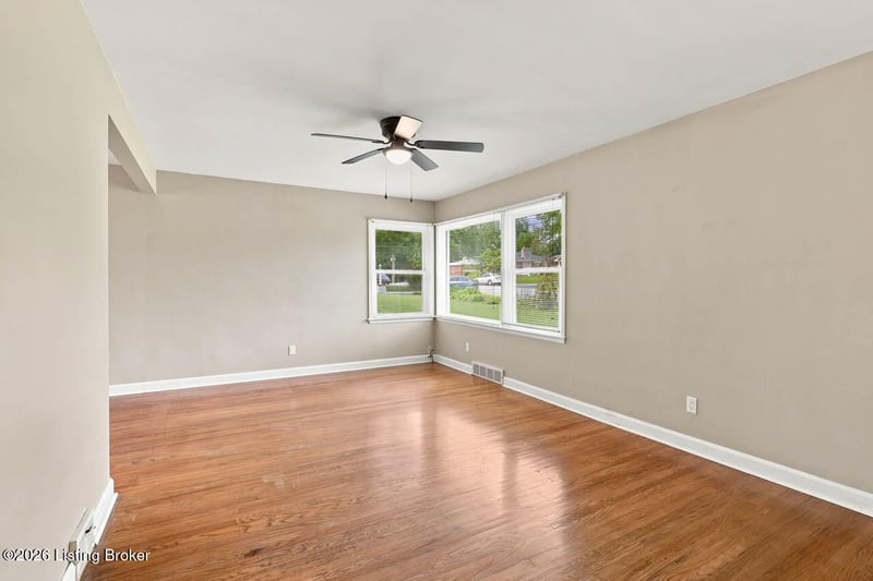 7709 Chet Ln, Louisville, KY 40214