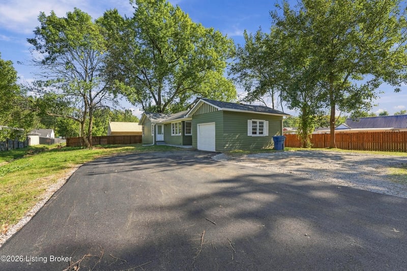 7723 Dingle Dell Rd, Louisville, KY 40214