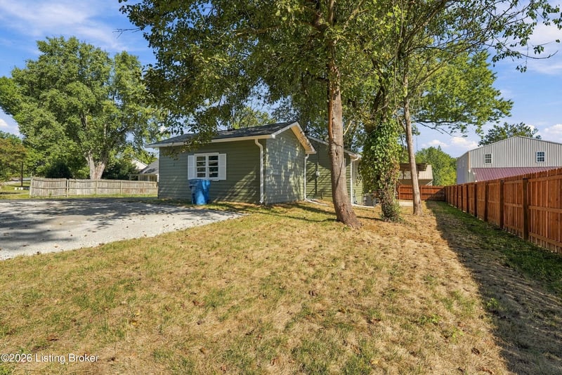 7723 Dingle Dell Rd, Louisville, KY 40214